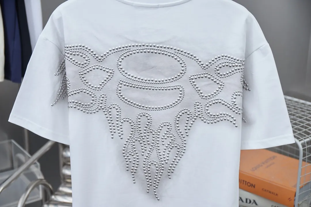 🅿️220 Ch*ome Hearte 25SS new style for early spring, short-sleeved Croix heart diamonds, light luxury, essential item for daily commuting for men and women, correct version, welcome to compare, detailed features · 320g 100% pure cotton double yarn jersey fabric · Special thickened 32 pieces of double-strand 1X1 thread in the same vat custom dyeing · Imported Australian matte pearlescent diamonds ➕ Artificial spray color · Double needle stitching and cross-stitching process · Original main mark, washed tag, brand moisture-proof paper packaging Color: black/white Size: S/M/L/XL